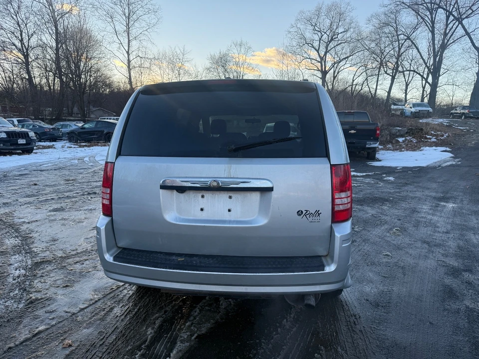 2008 Chrysler Town & Country - Image 4 of 20