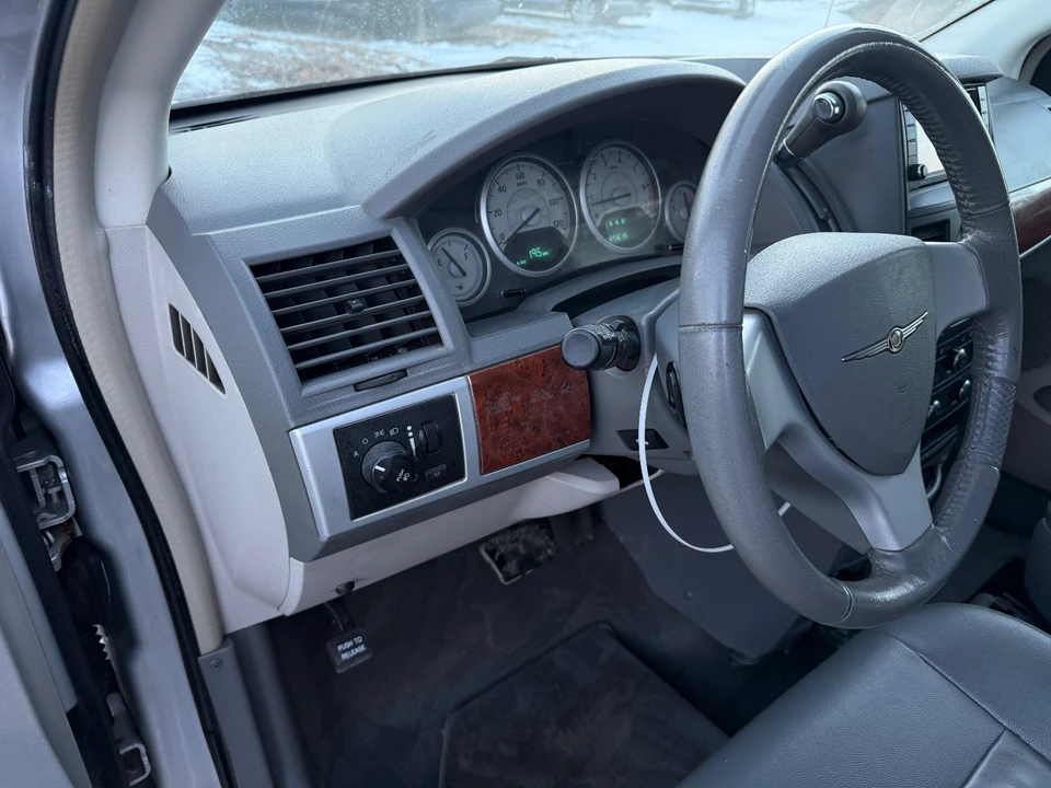 2008 Chrysler Town & Country - Image 10 of 20