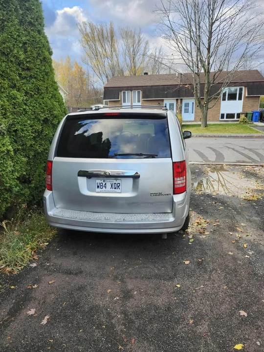 2008 Chrysler Town & Country - Image 4 of 5