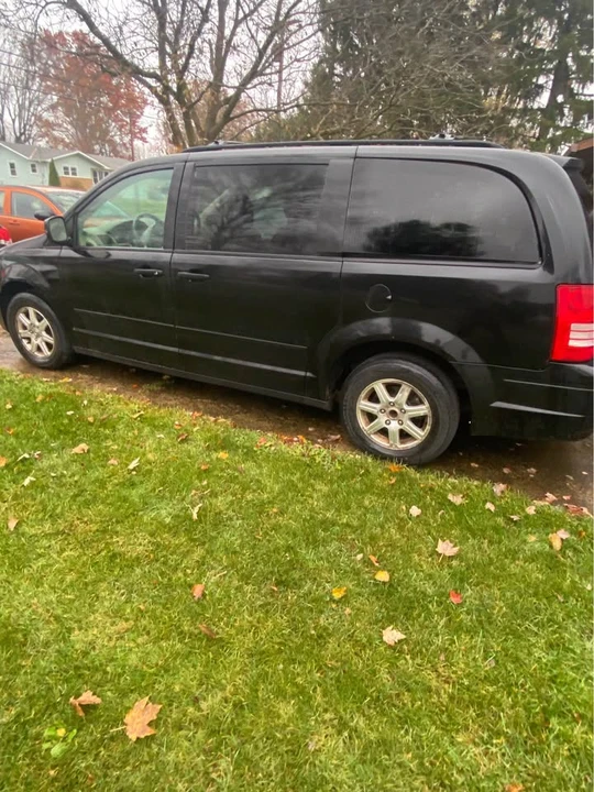 2008 Chrysler Town & Country - Image 4 of 5