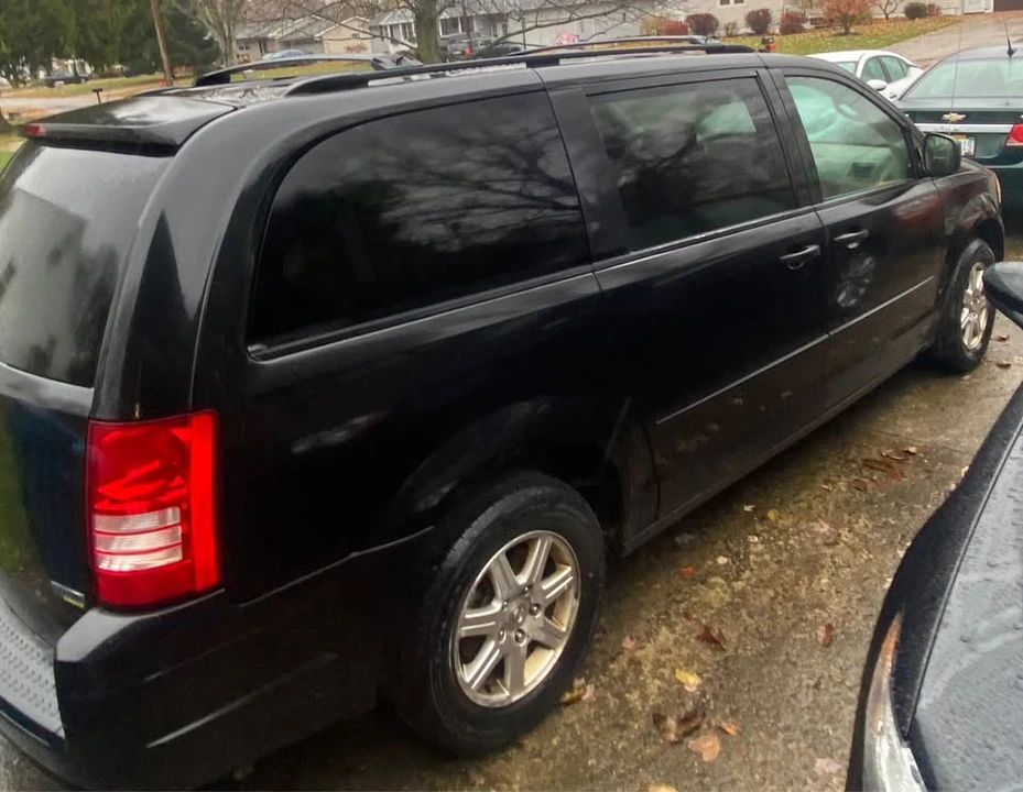 2008 Chrysler Town & Country - Image 5 of 5