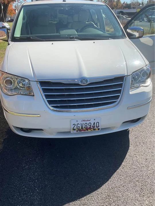 2008 Chrysler Town & Country - Image 3 of 11