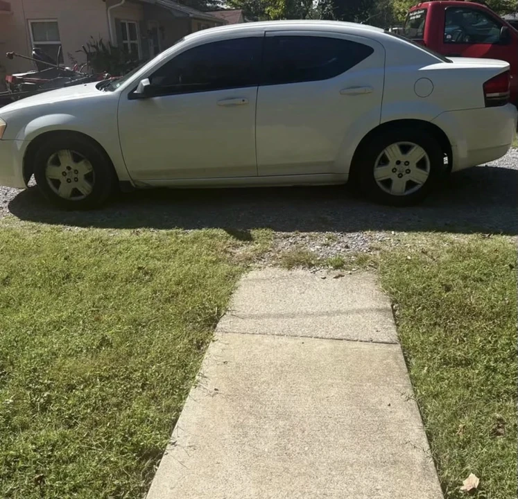 2008 Dodge Avenger Sedan - Image 2 of 4