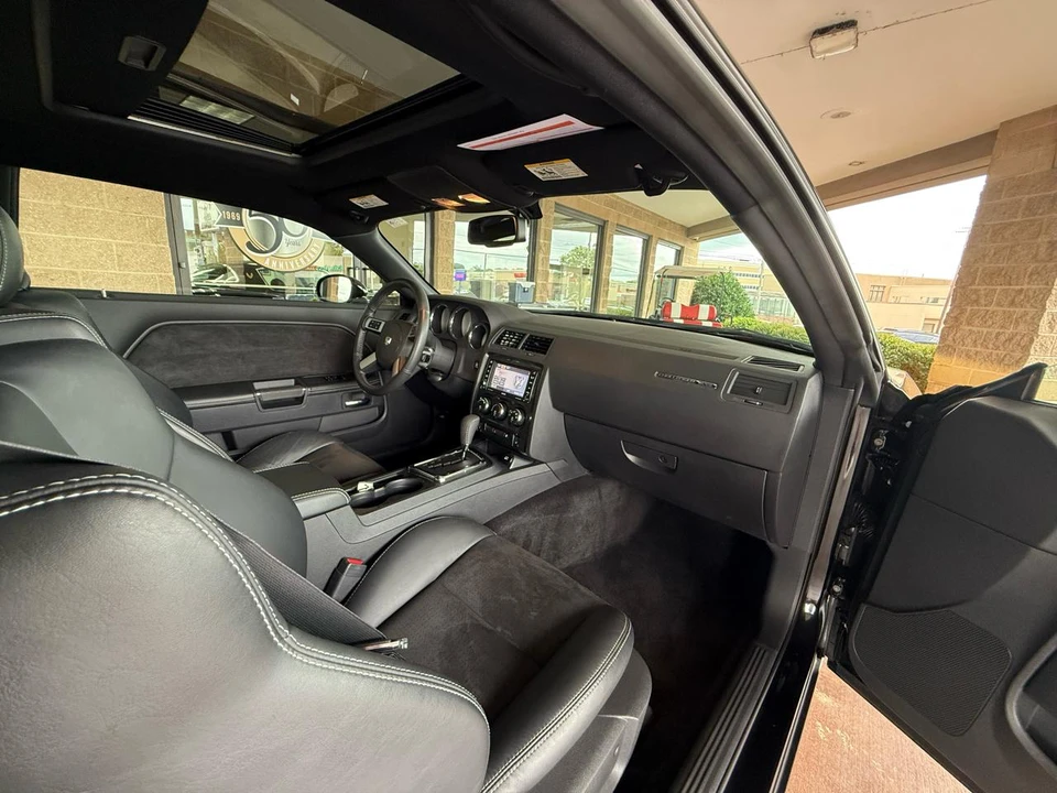 2008 Dodge Challenger 3rd Gen - Image 15 of 19