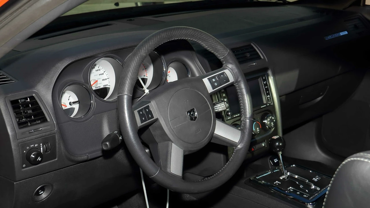 2008 Dodge Challenger SRT8 & 392 3rd Gen - Image 9 of 23
