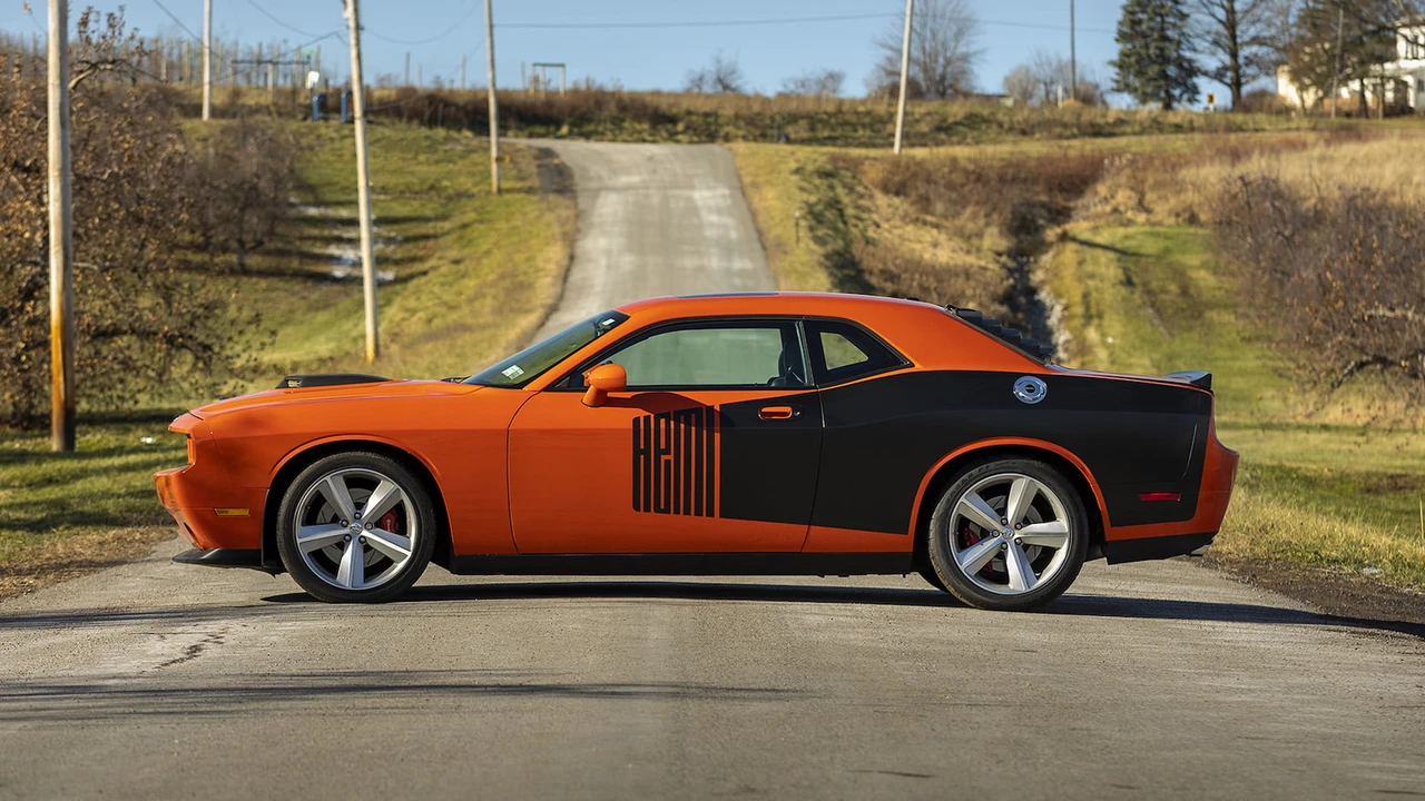 2008 Dodge Challenger SRT8 & 392 3rd Gen - Image 2 of 26