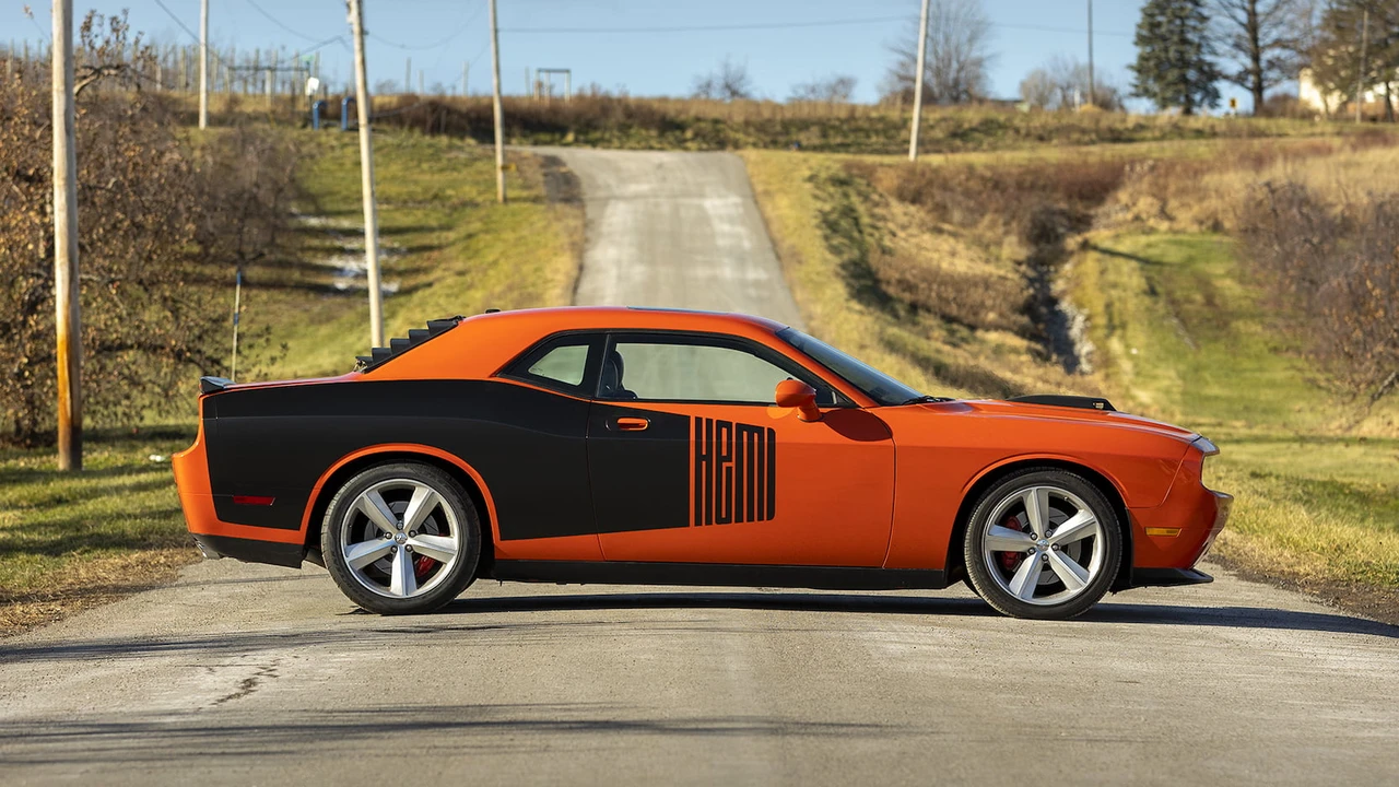 2008 Dodge Challenger SRT8 & 392 3rd Gen - Image 8 of 26