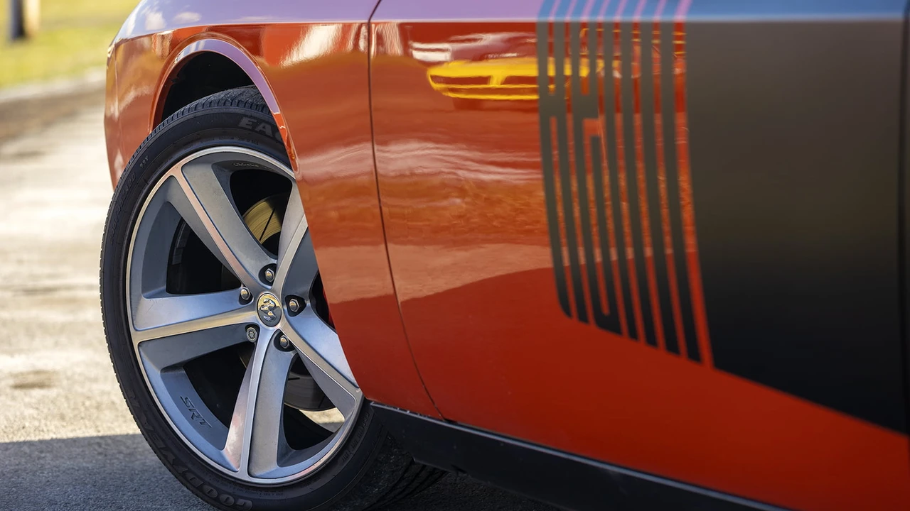 2008 Dodge Challenger SRT8 & 392 3rd Gen - Image 9 of 26