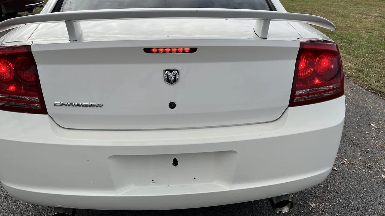 2008 Dodge Charger 6th Gen - Image 7 of 8