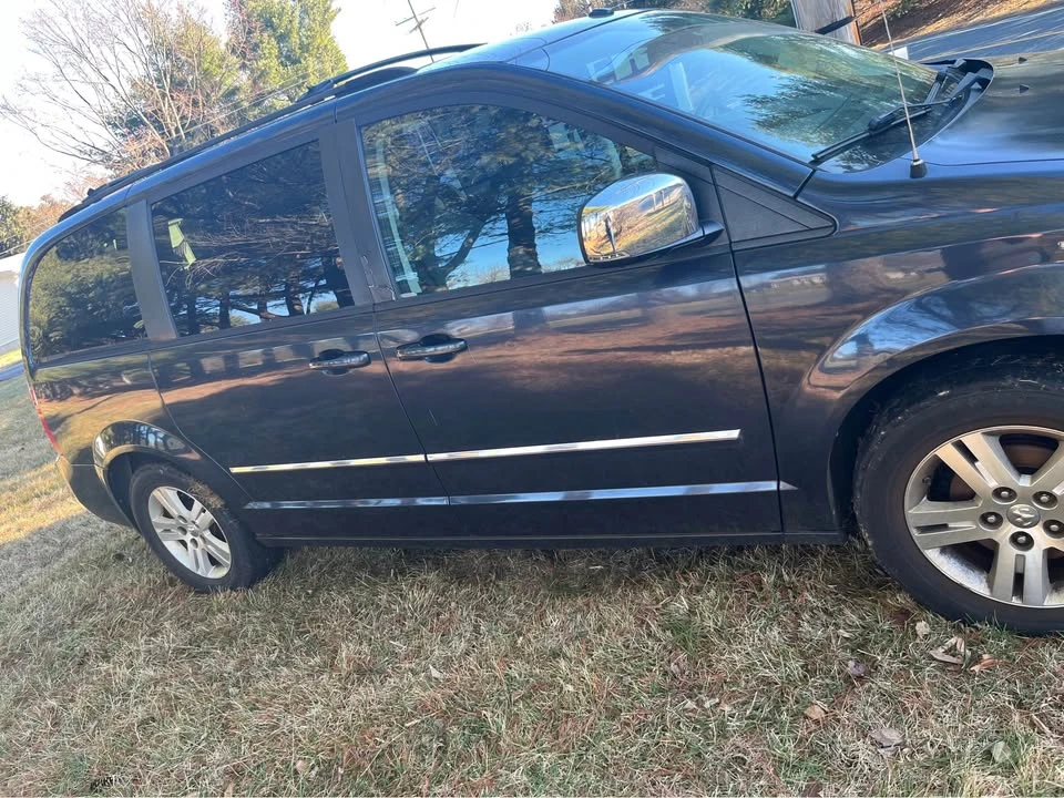 2008 Dodge Caravan - Image 2 of 3