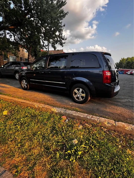 2008 Dodge Caravan - Image 13 of 17