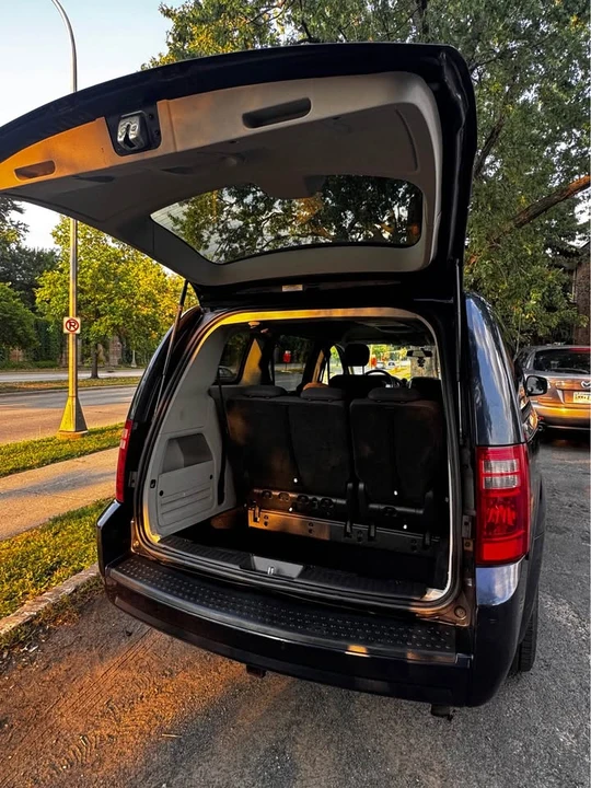 2008 Dodge Caravan - Image 10 of 17