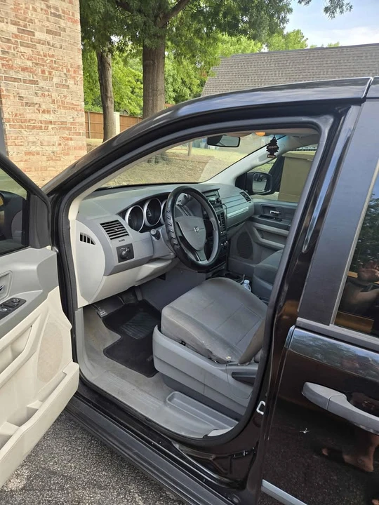 2008 Dodge Caravan - Image 4 of 11