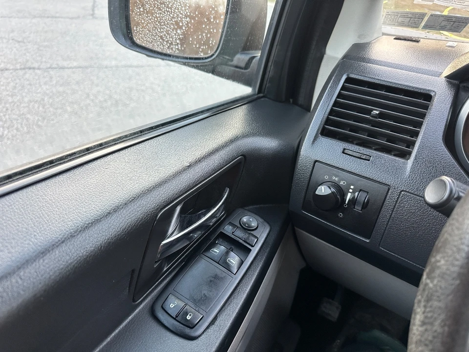 2008 Dodge Caravan - Image 9 of 20