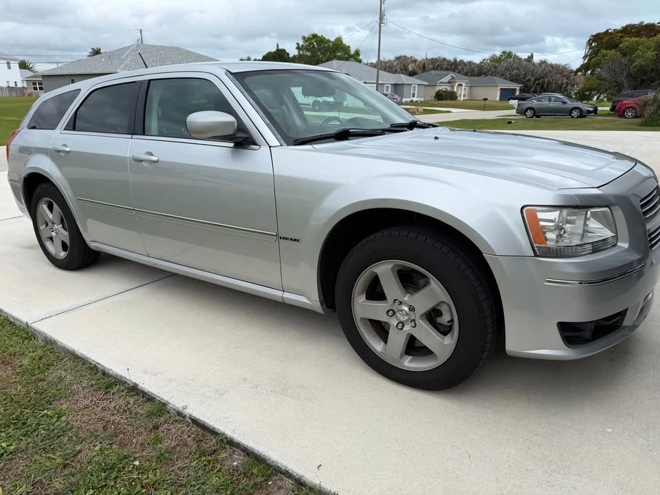 2008 Dodge Magnum 2nd Gen Wagon - Image 10 of 11