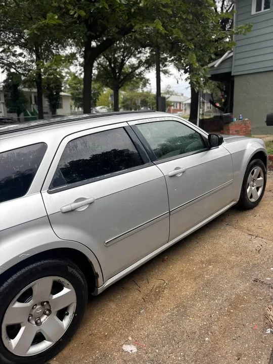2008 Dodge Magnum 2nd Gen Wagon - Image 2 of 9