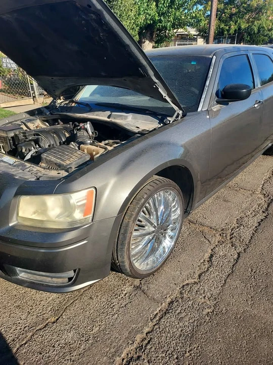 2008 Dodge Magnum 2nd Gen Wagon - Image 2 of 10