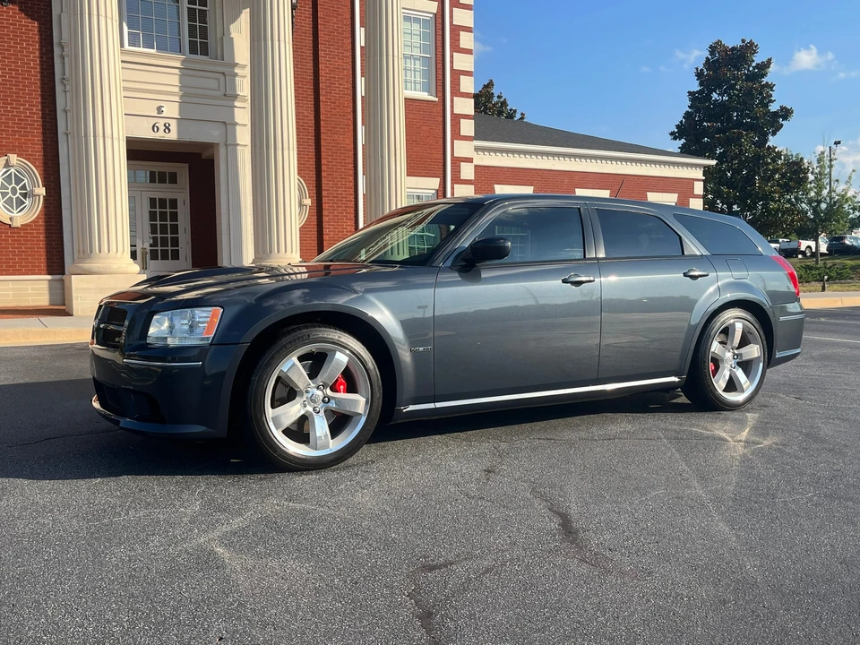 2008 Dodge Magnum SRT8 2nd Gen - Image 2 of 31