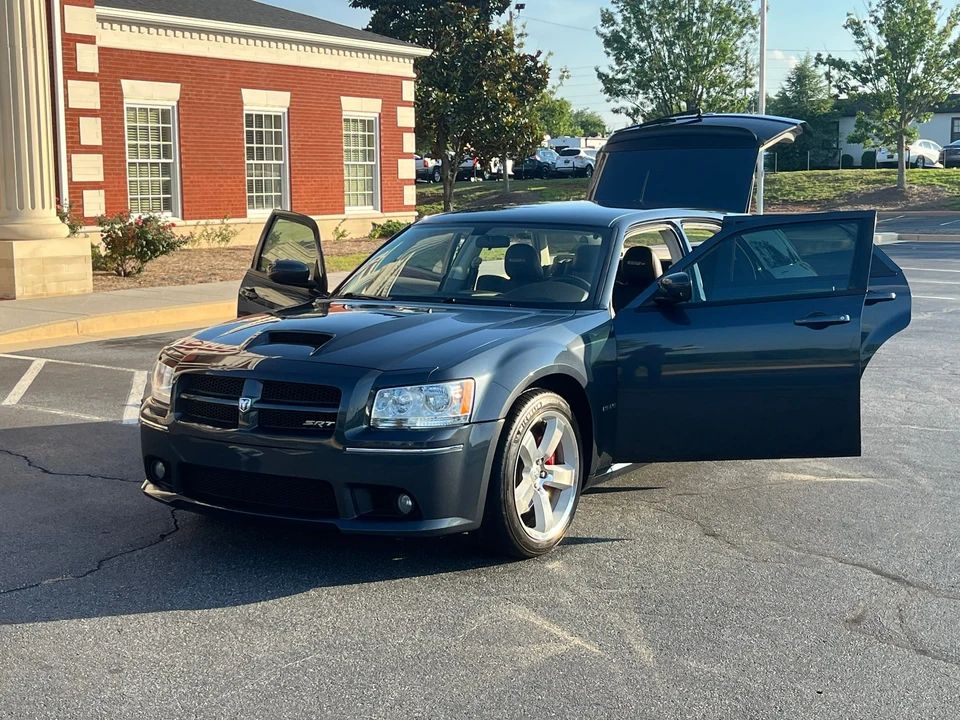 2008 Dodge Magnum SRT8 2nd Gen - Image 16 of 31