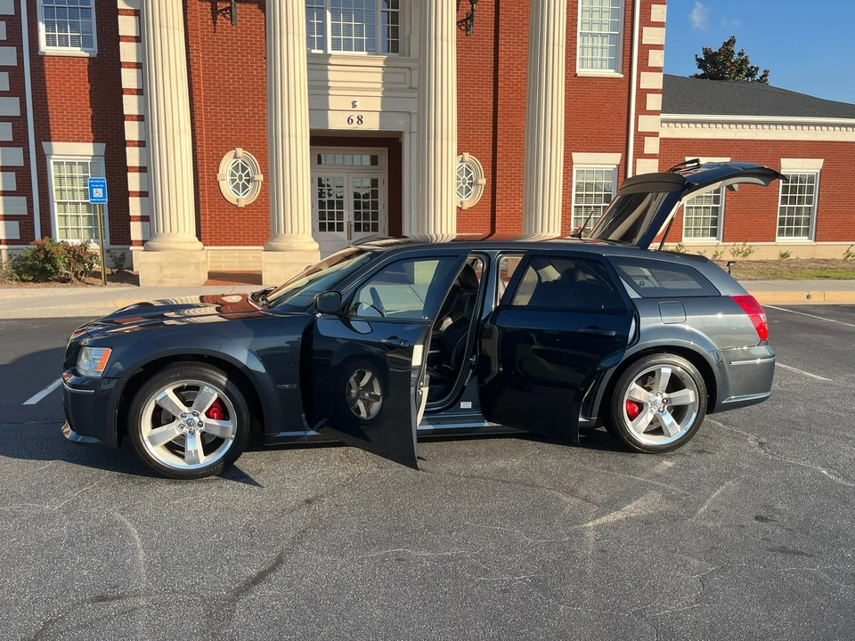 2008 Dodge Magnum SRT8 2nd Gen - Image 18 of 31