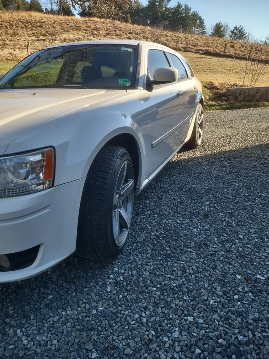 2008 Dodge Magnum 2nd Gen Wagon - Image 2 of 14