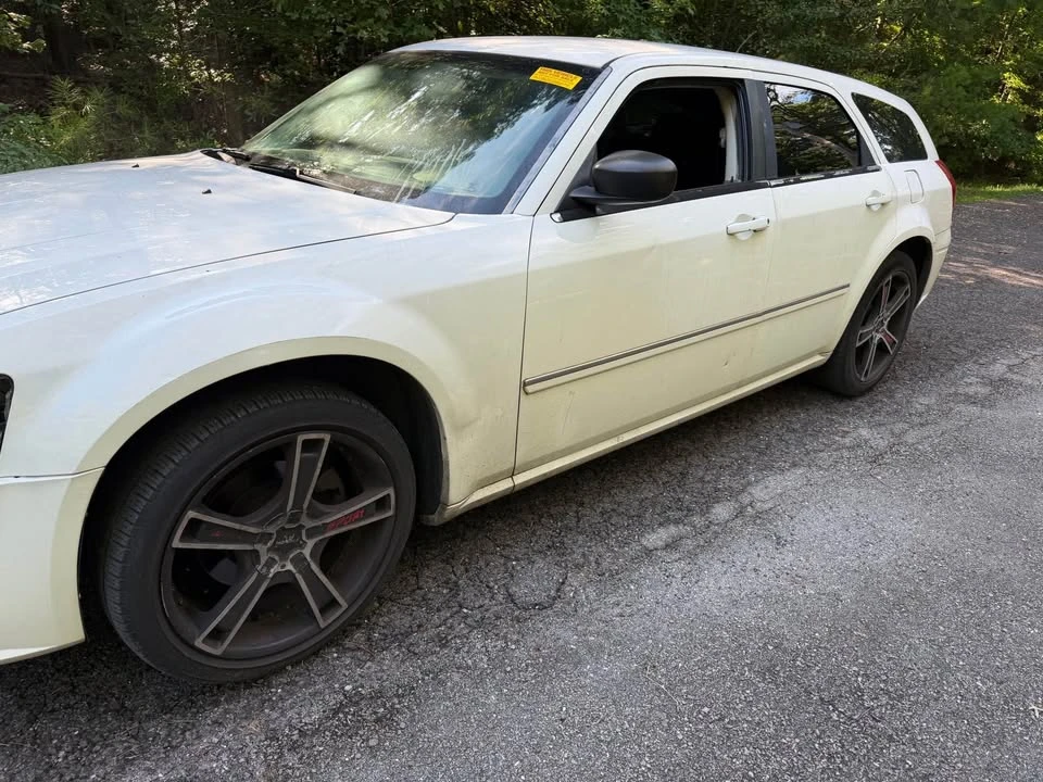 2008 Dodge Magnum 2nd Gen Wagon - Image 2 of 7