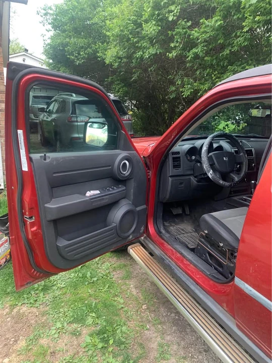 2008 Dodge Nitro - Image 5 of 11