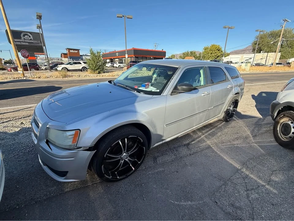 2008 Dodge Magnum 2nd Gen Wagon - Image 2 of 8