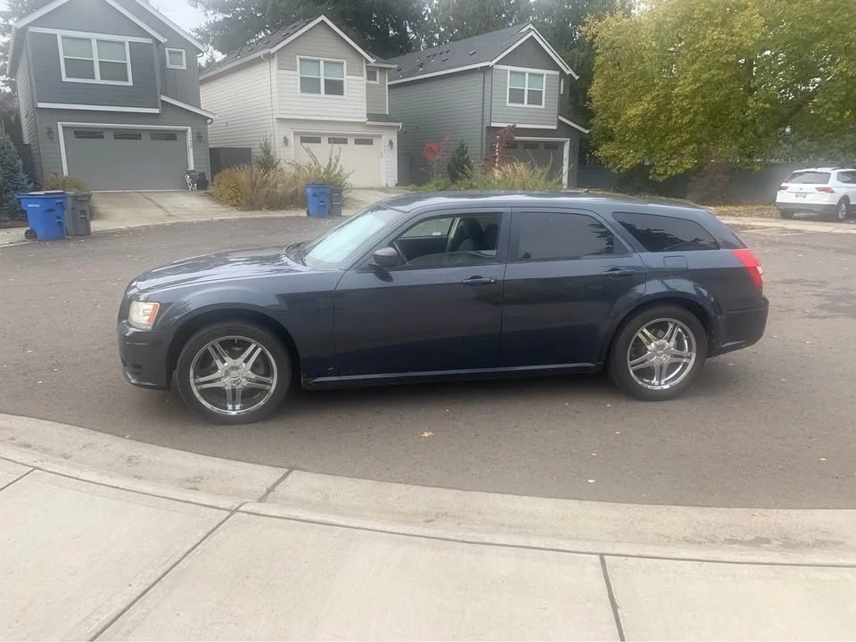 2008 Dodge Magnum 2nd Gen Wagon - Image 2 of 11