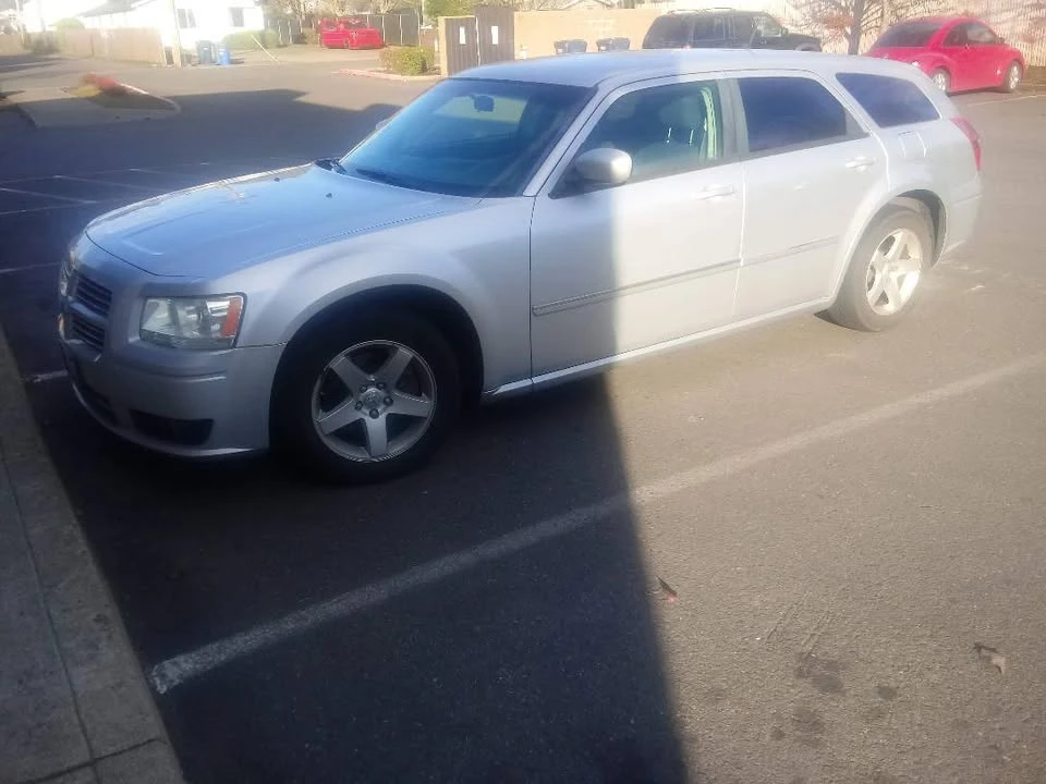 2008 Dodge Magnum 2nd Gen Wagon - Image 2 of 3