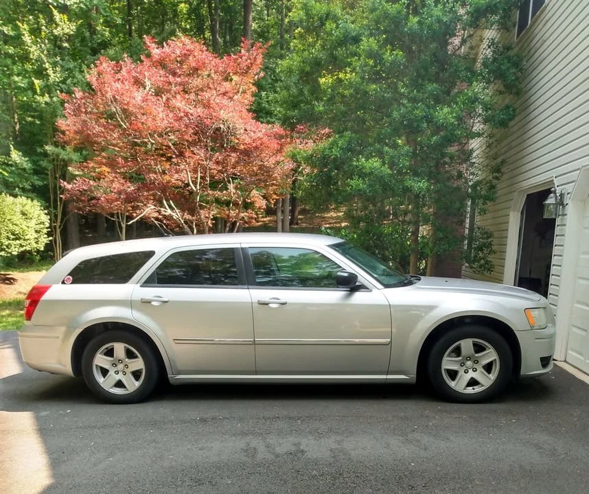2008 Dodge Magnum 2nd Gen Wagon - Image 2 of 3