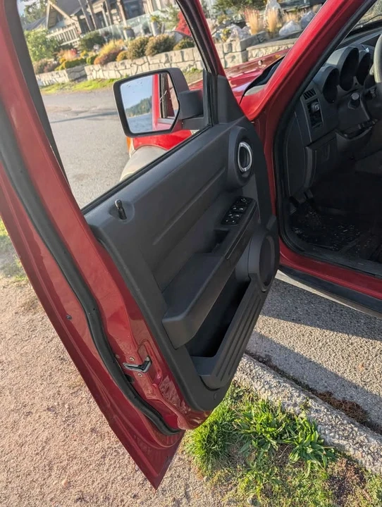 2008 Dodge Nitro - Image 9 of 15