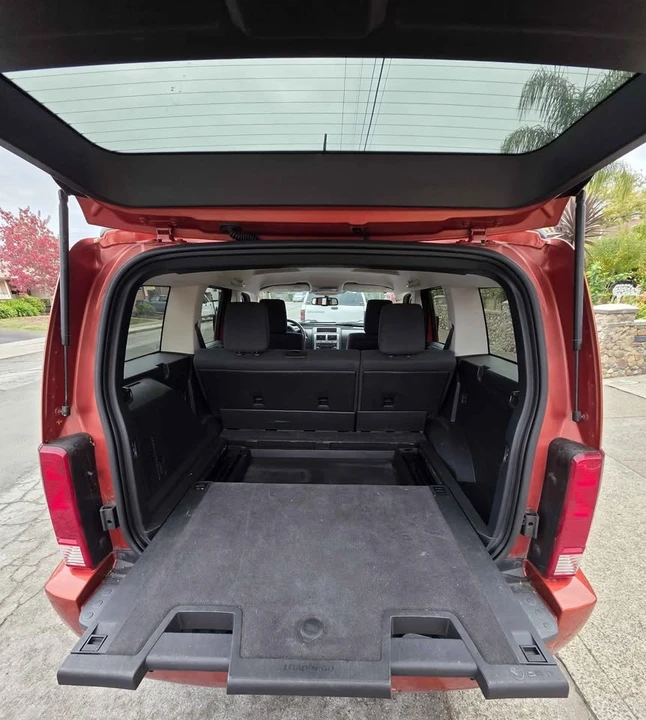 2008 Dodge Nitro - Image 10 of 11
