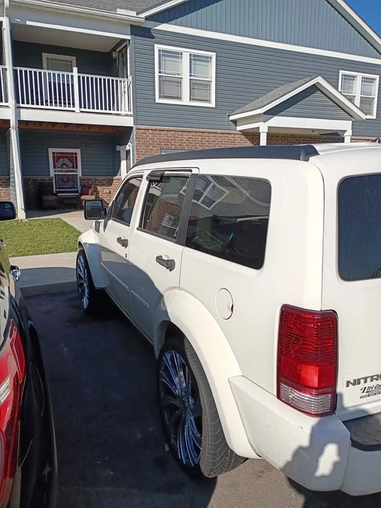2008 Dodge Nitro - Image 2 of 3