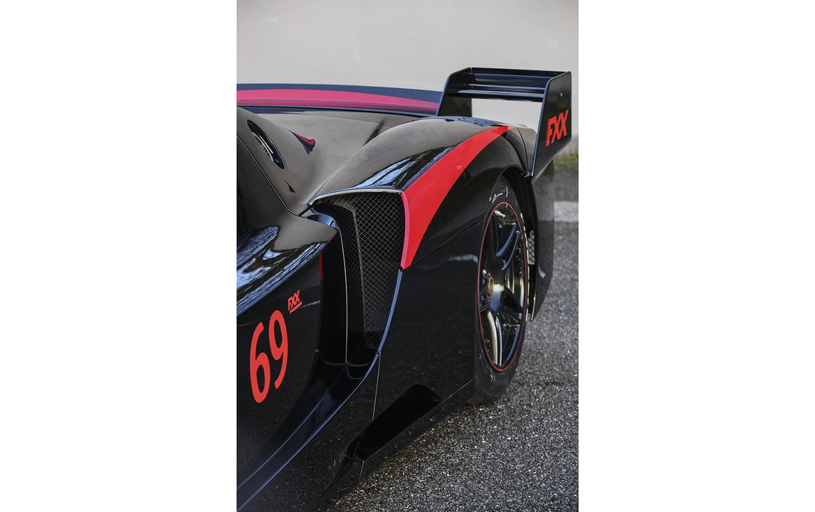 2008 Ferrari Enzo - Image 12 of 23