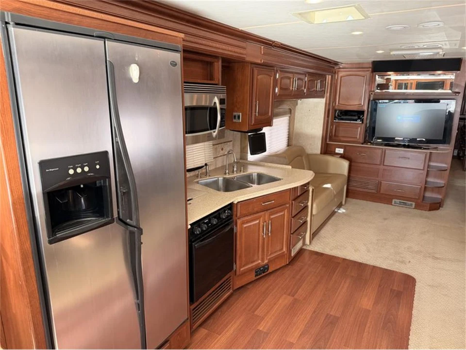 2008 - Image 15 of 28