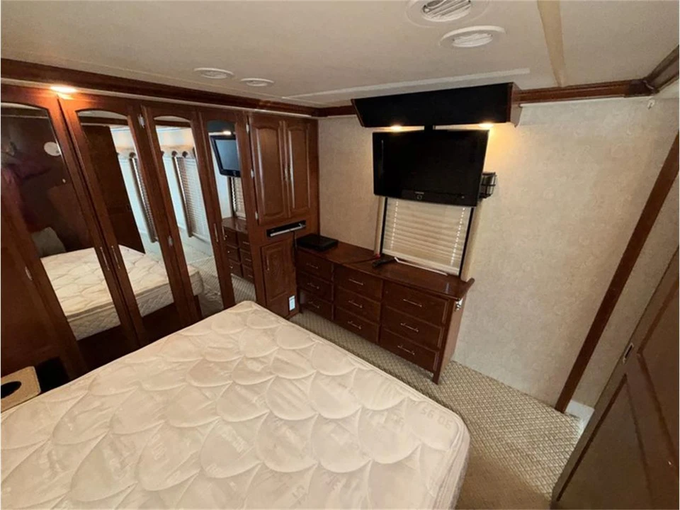 2008 - Image 21 of 28
