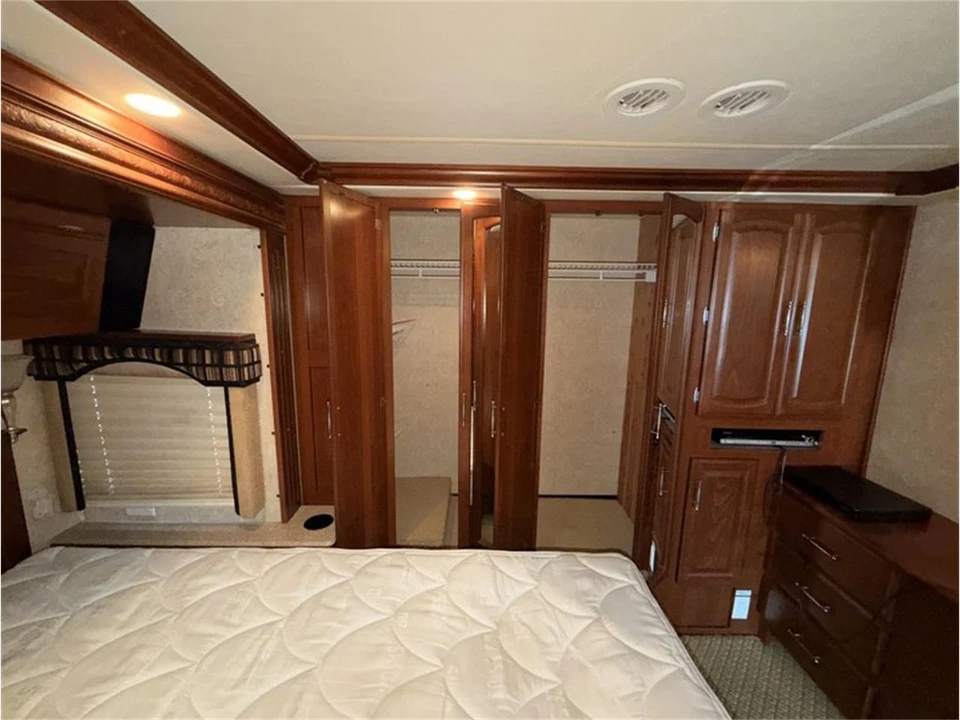 2008 - Image 22 of 28