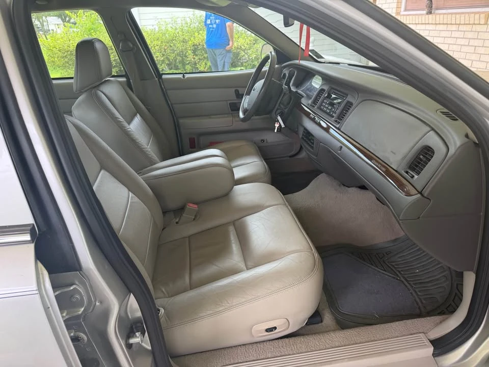 2008 Ford Crown Victoria - Image 6 of 11