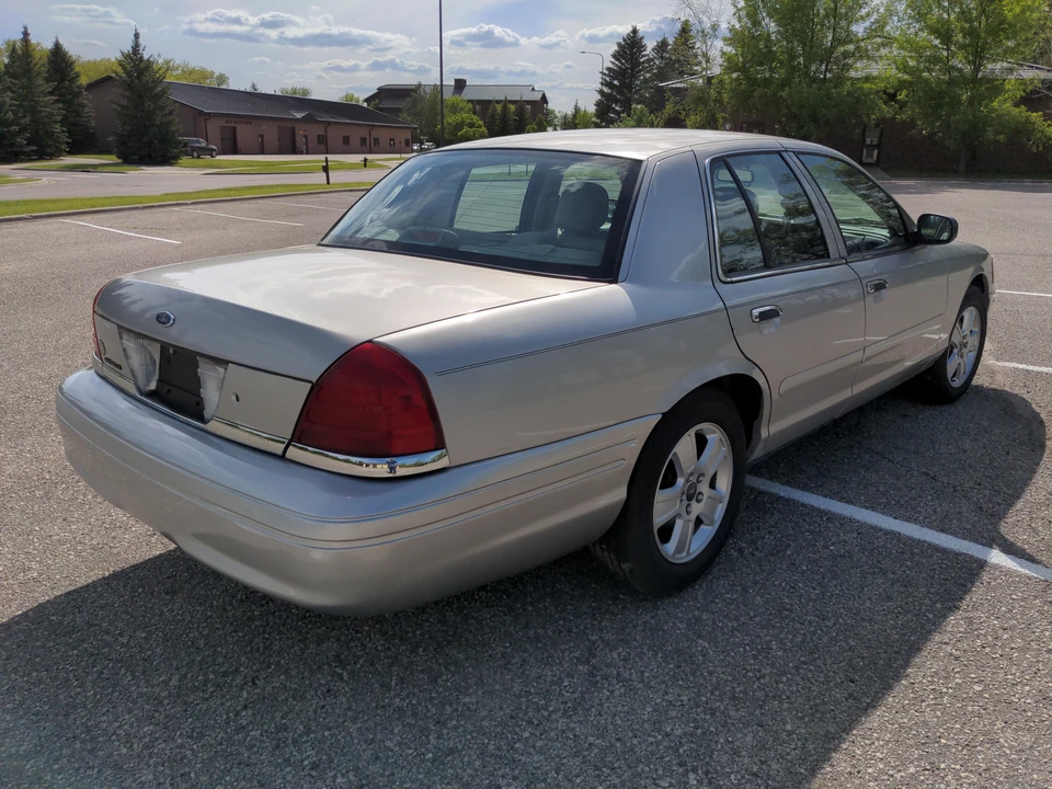 2008 Ford Crown Victoria - Image 10 of 13