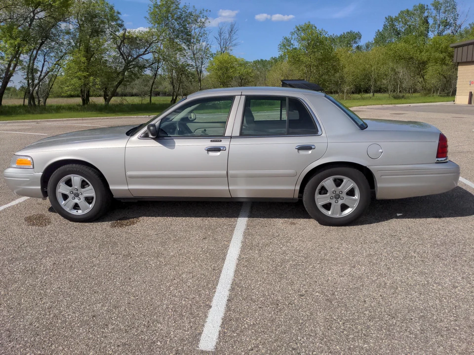 2008 Ford Crown Victoria - Image 8 of 13