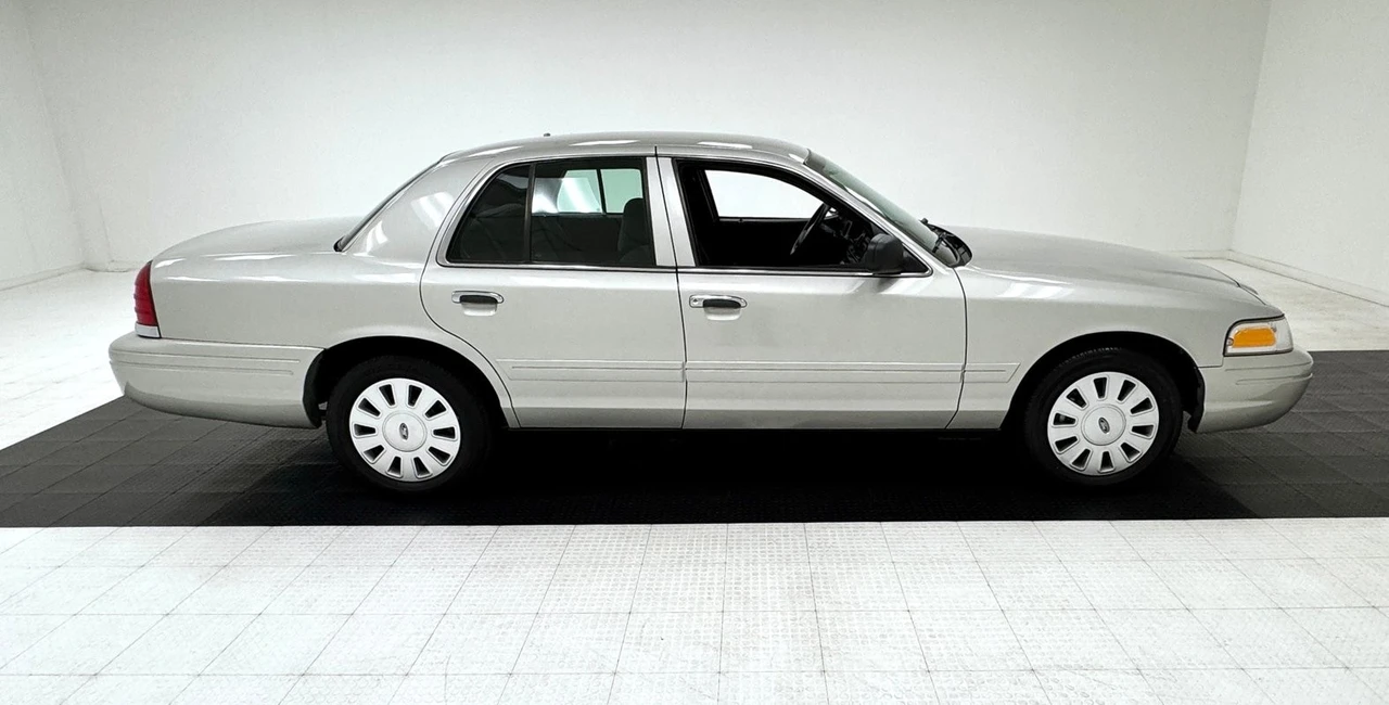 2008 Ford Crown Victoria - Image 6 of 12