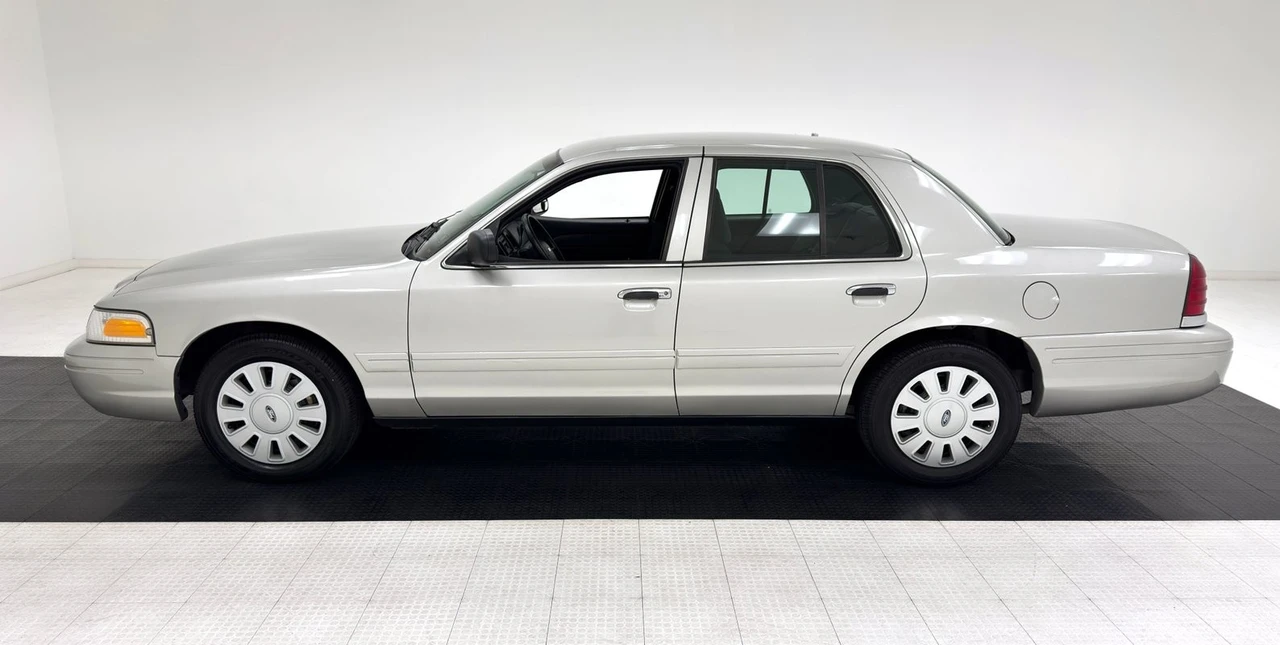 2008 Ford Crown Victoria - Image 2 of 12