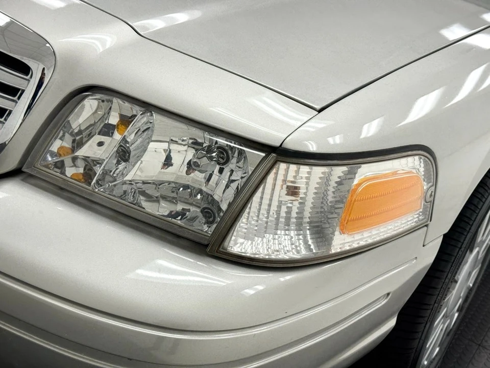 2008 Ford Crown Victoria - Image 10 of 12