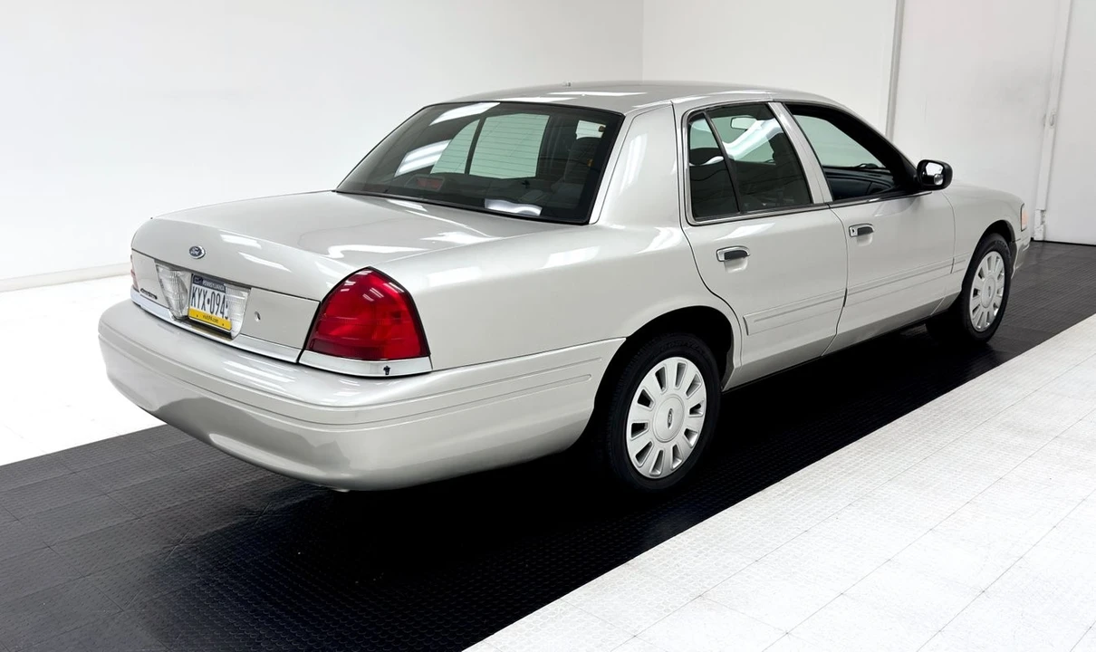 2008 Ford Crown Victoria - Image 5 of 12
