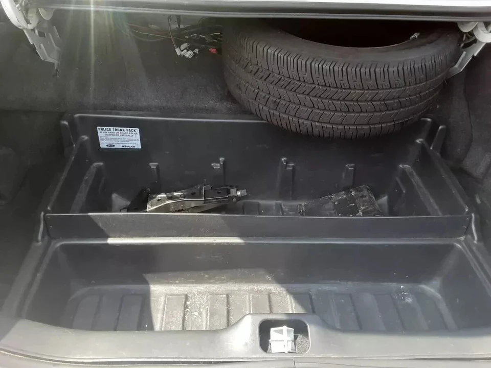 2008 Ford Crown Victoria - Image 10 of 20
