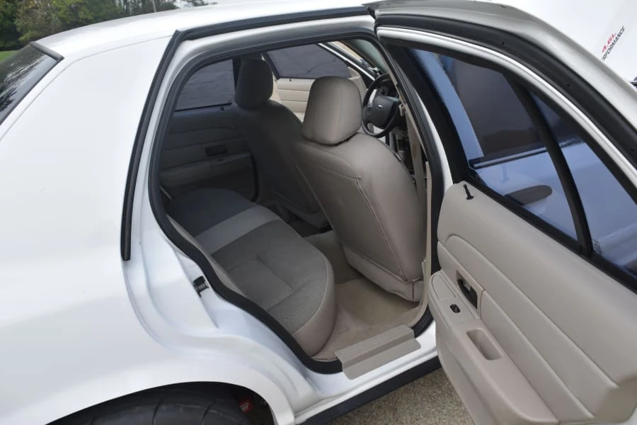 2008 Ford Crown Victoria - Image 23 of 31