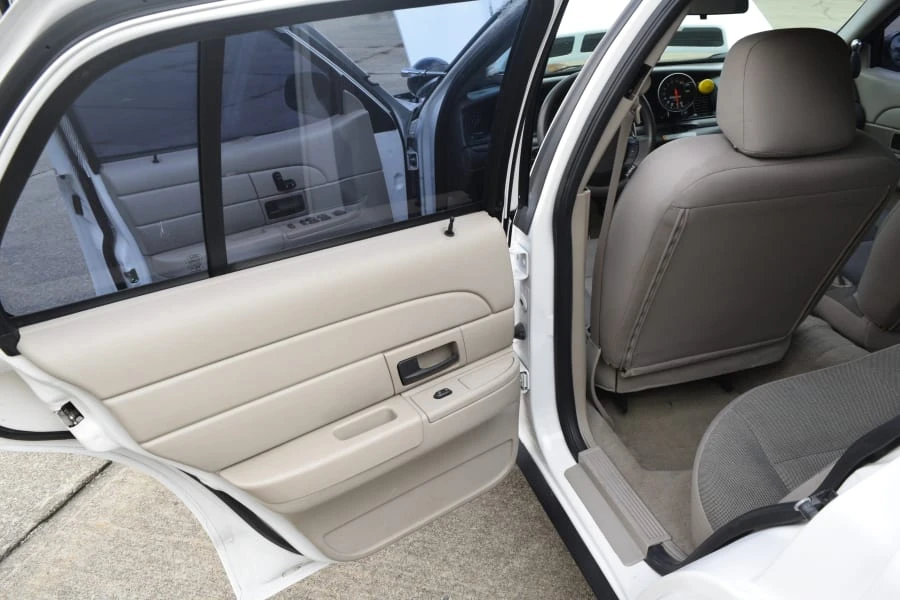 2008 Ford Crown Victoria - Image 28 of 31