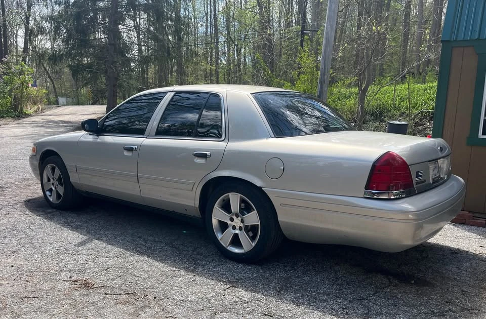 2008 Ford Crown Victoria - Image 2 of 20