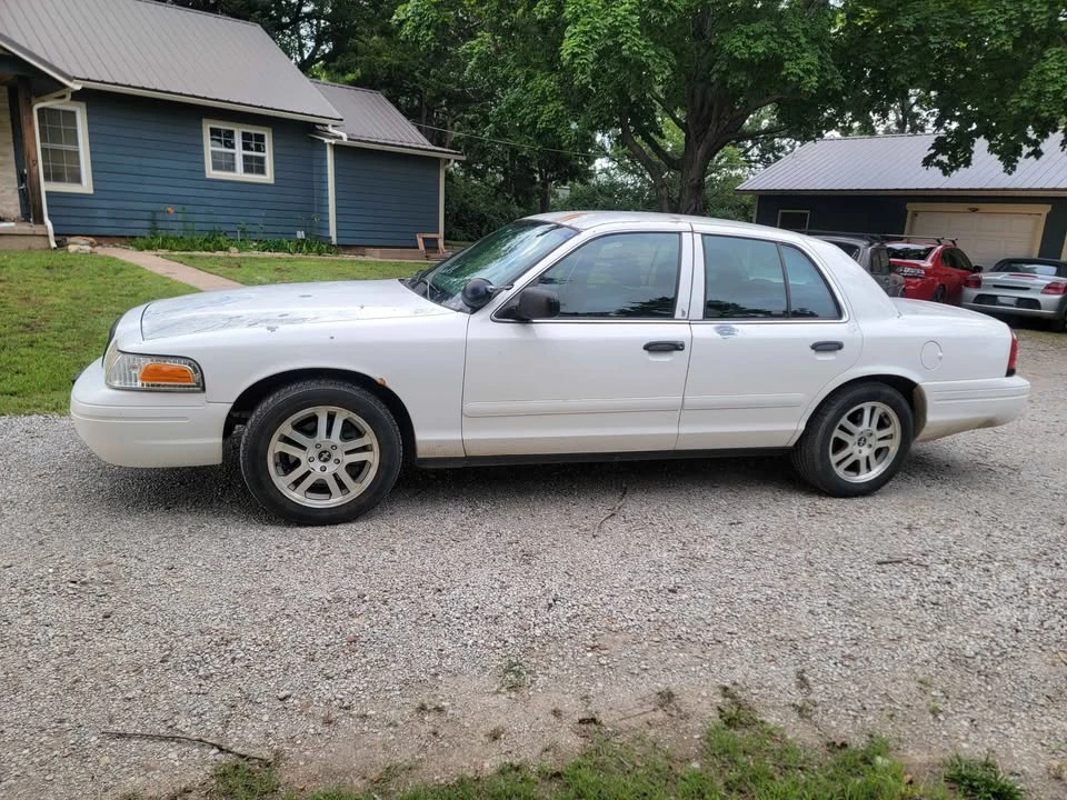 2008 Ford Crown Victoria - Image 4 of 18